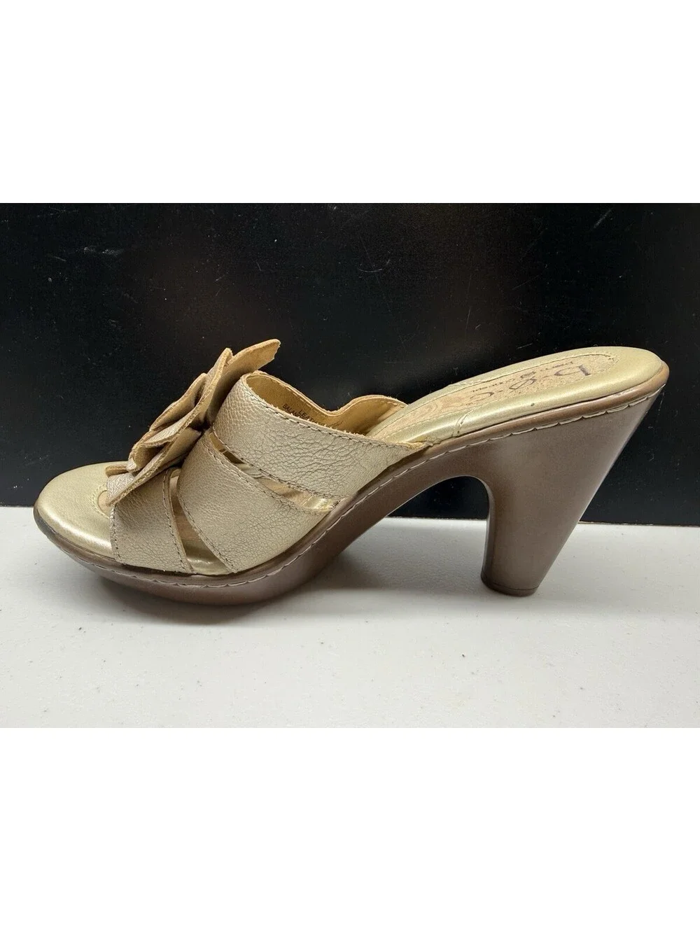 BOC Born Concept Womens 7M Sandals Heels Slipon Gold Leather Flower New no Box
